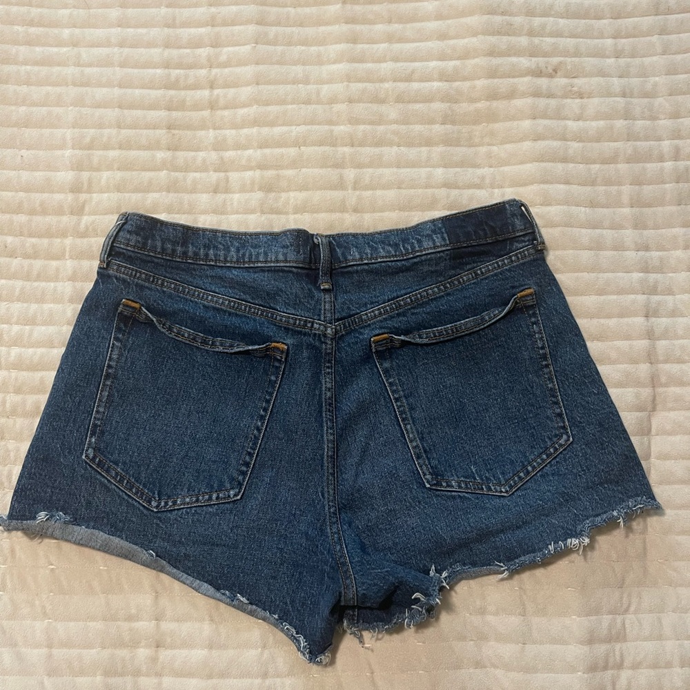 Abercrombie high rise mom short